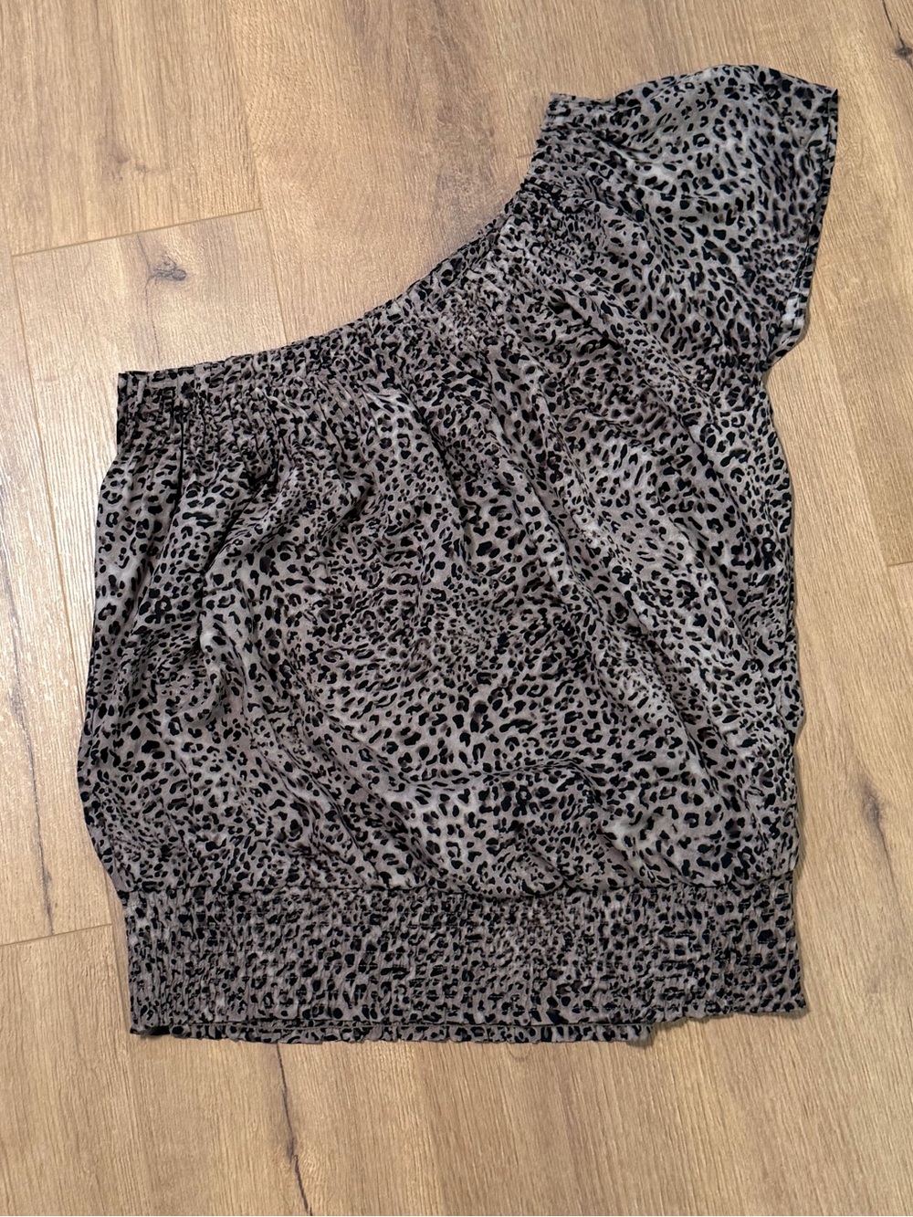 Wet Seal One-Shoulder Leopard Print Crop Top - Taupe & Black